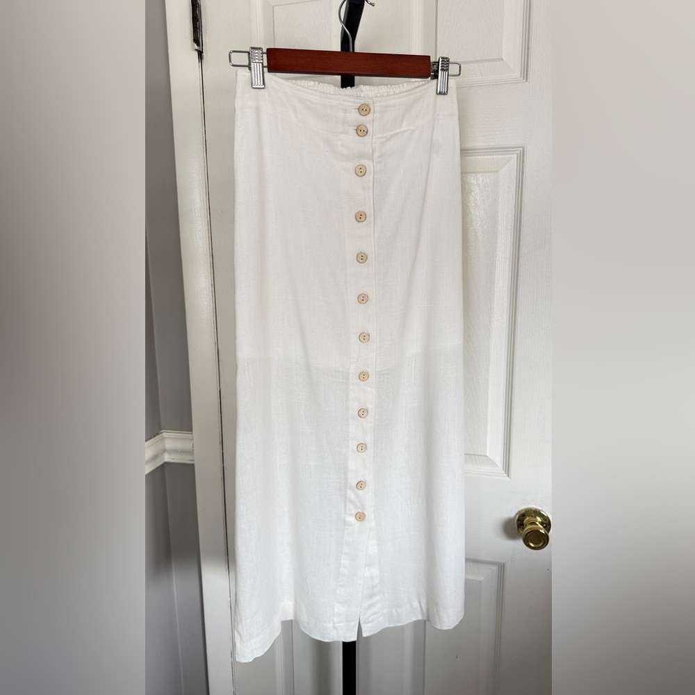 The Workshop White Button-Front Maxi Skirt with Wood-Tone Buttons size small